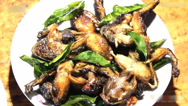 12-mon-ngon-gan-voi-dia-danh-khap-moi-mien-dat-nuoc-ivivu-6[1].jpg