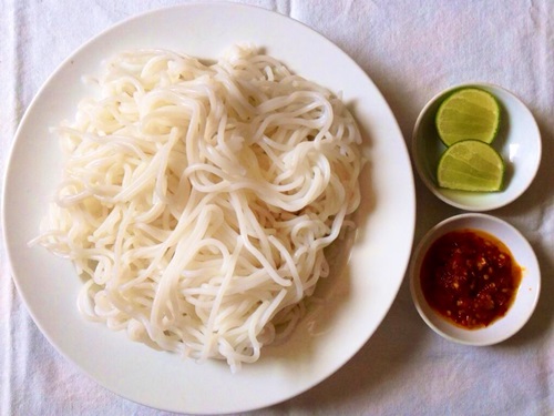 20150828-bun-chay-hue-hap-dan-cho-bua-sang-5.jpg