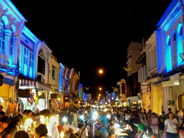 6.Night-Market-in-Phuket-Town-640x480[1].jpg