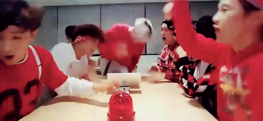 7556c91c7af74192c66bb86ffabceb5b88ee678b_hq.gif