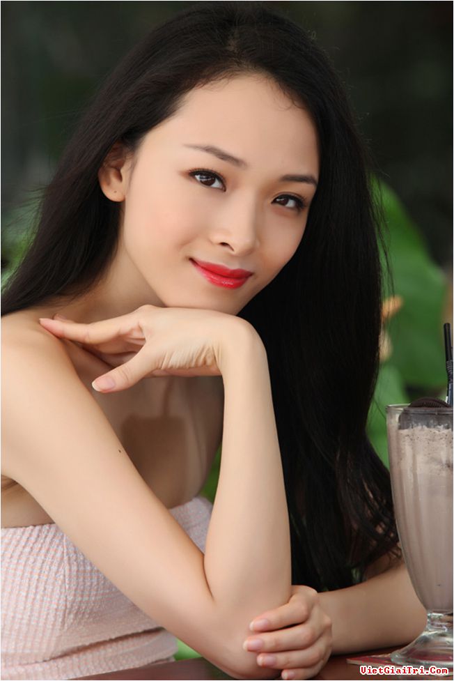 8-hoa-hau-chan-dai-viet-tung-thu-suc-voi-canh-nong-d27581.jpg
