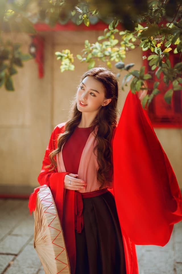 ban-gai-mau-tay-nguoi-ukraine-nong-bong-cua-bui-tien-dung-25.jpg