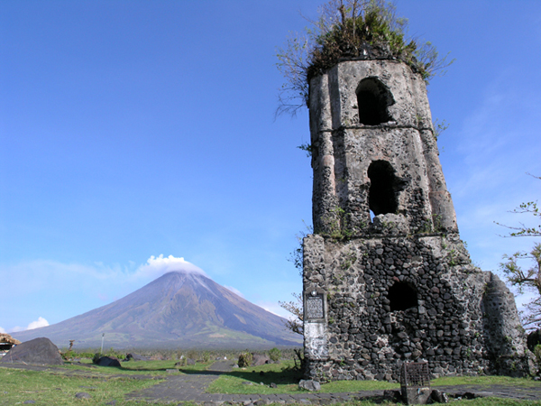 Cagsawa-Ruins-Mayon-Volcano[1].jpg