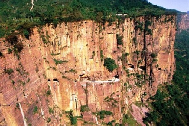 Dangerous-Roads-Guoliang-Tunnel-Road-China[1].jpg