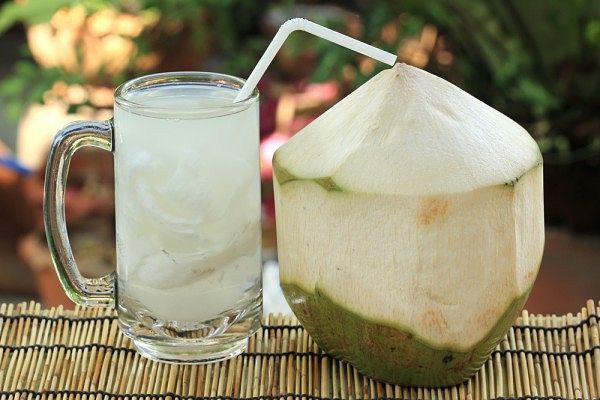 do-you-know-what-happens-if-you-drink-coconut-water-for_opt[1].jpg