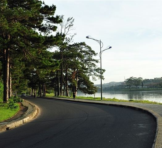 duong-quanh-ho-xuan-huong-da-lat-2[1].jpg