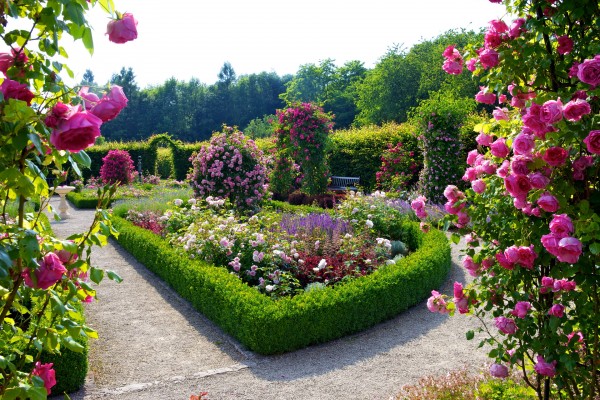 garden-of-flowers-600x400[1].jpg