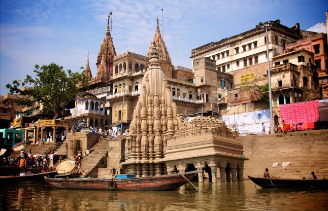 kashi-vishwanath-temple-indian-temples-55b5f362921be_l[1].jpg