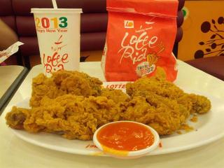 lotteria__food_court_lotte_mart_nguyen_huu_tho_f6fbe972635418959044982709[1].jpg