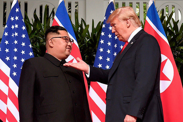 north-korea-summit-kim-jong-un-donald-trump-body-language-handshake-singapore-nuclear-war-709004.jpg