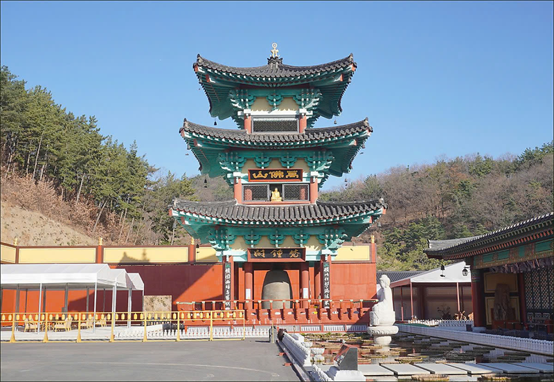 tapchinghiencuuphathoc-manbulsa-ngoi-chua-phat-giao-han-quoc-kien-truc-hien-dai-1-1729221098.png
