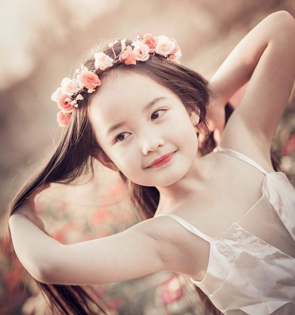 top-20-hinh-anh-be-gai-de-thuong-nhu-thien-than-11.jpg