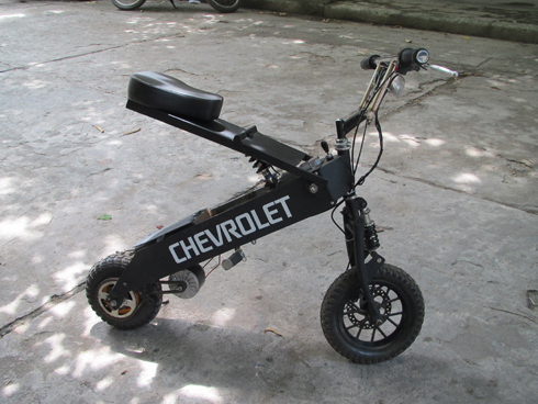 xe-dien-gap-doc-dao-ha-noi (10).jpg