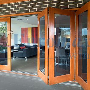 Cua-nhom-kinh-van-go-nhom-xingfa