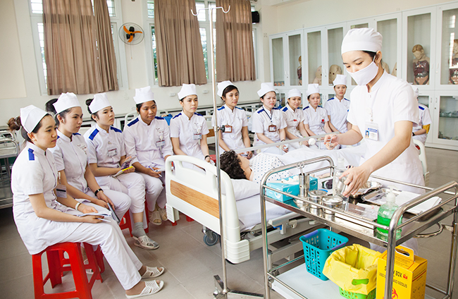 Điều dưỡng học trường nào