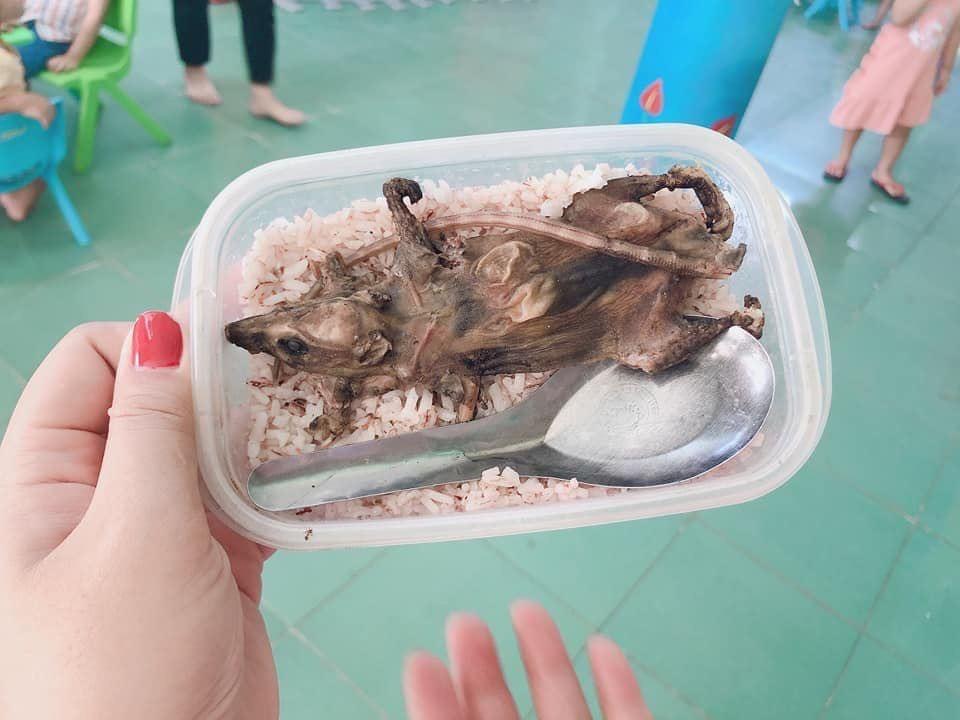 Mời mọi người ăn trưa
